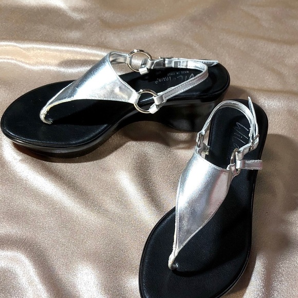 WILD PAIR Italy metallic silver leather sandals 9 - Picture 9 of 9